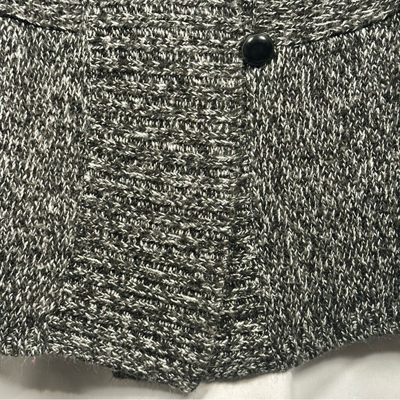 Women’s Jones New York Black and White Knit Sweater - Picture 4 of 5